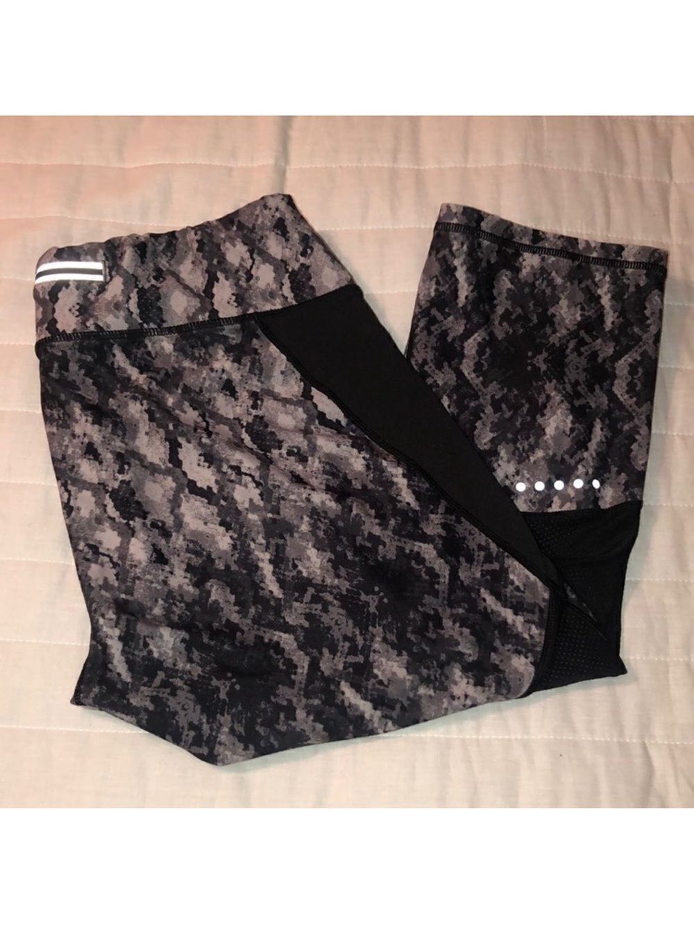 Reebok L Black Gray Light Reflective Crop Athletic Leggings